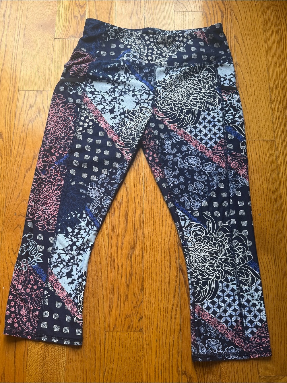Maurices InMotion Cropped Leggings Patchwork Floral Paisley Print Size L
